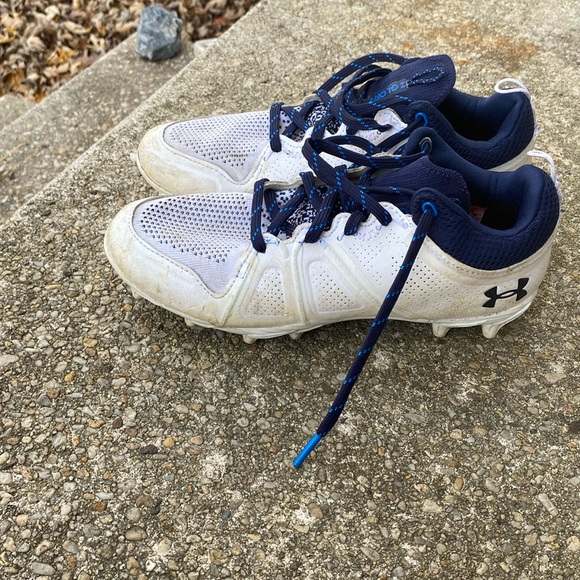 Under Armour 
Women’s lacrosse cleats
Size 6.5w
Only used for one session - Picture 1 of 3